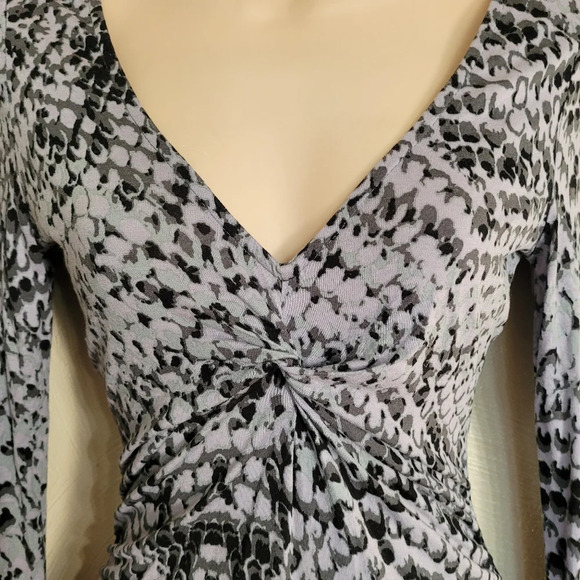 Venus Gray Black Animal Print V-Neck Long Sleeve Tunic Top Size Women's XS - Picture 4 of 9